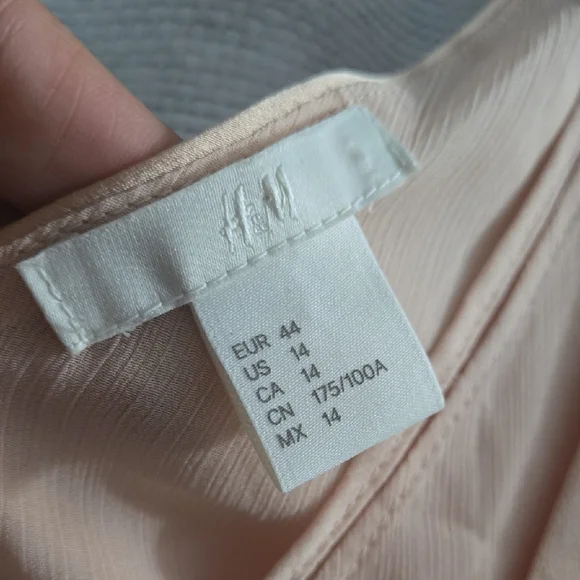 H&M Peach V-Neck Chiffon Top - Picture 2 of 9